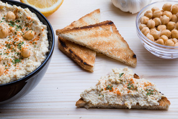 hummus with toast