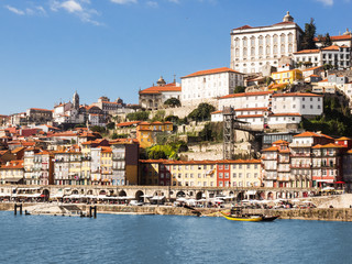 Naklejka na ściany i meble Blick auf die Skyline von Porto, Portugal