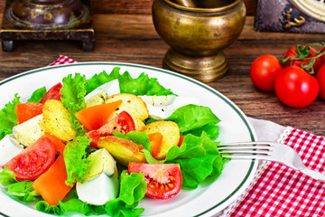 Lettuce, Tomato and Sweet Pepper with Egg