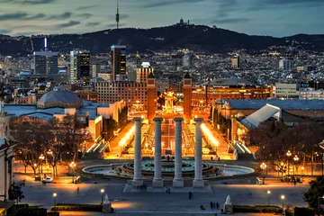Fotobehang Barcelona op het blauwe uur, Spanje © catalinlazar
