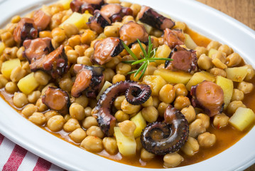 Garbanzos con pulpo