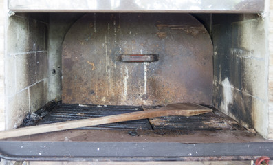 Bloated large oven for pizza and grill
