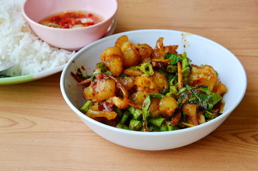 spicy stir fried pork ligament with herb and plain rice