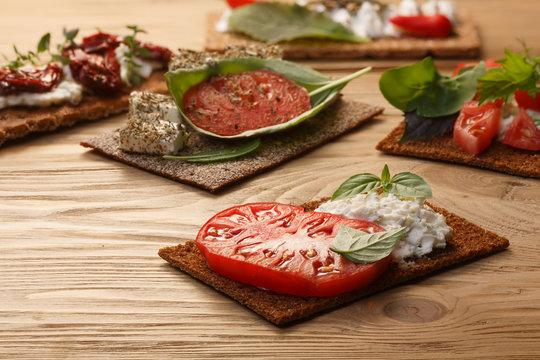 Bread crisp with tomato, cheese and basil
