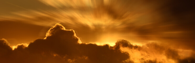 Template con nuvole al tramonto

