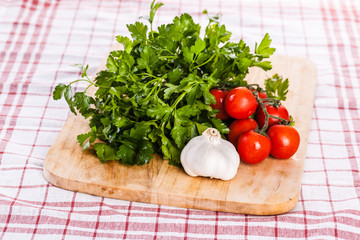 parsley tomatoes and garlic on a cloth