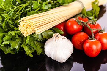 Spaghetti garlic and tomatoes