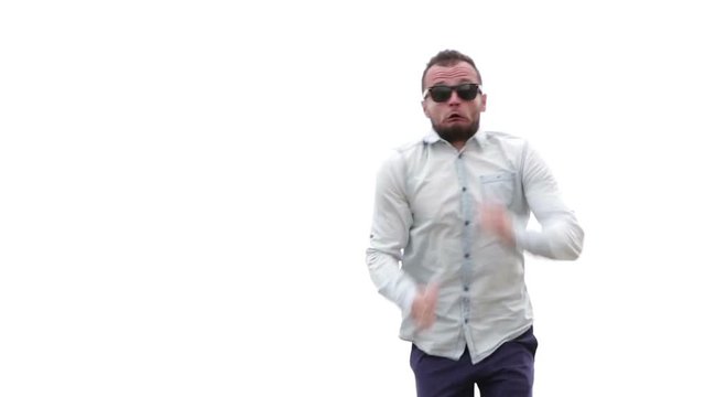 Мужчина бежит.