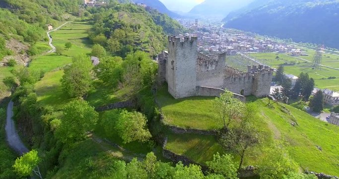 Aerial 4k - Grosio - Valtellina (IT) - Castello Nuovo e San Faustino - Parco delle incisioni Rupestri 