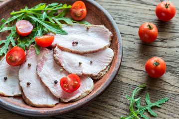 Baked meat with fresh rocket salad and cherry tomatoes