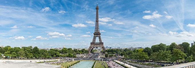 Schilderijen op glas Panorama van de Eiffeltoren in zonnige dag, Parijs, Frankrijk © santi-jk