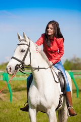 Obraz premium Woman sitting horse. Day. Half height. Red leather jacket