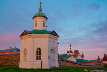 Fototapeta na wymiar Solovki. Monastery landscape sunset!