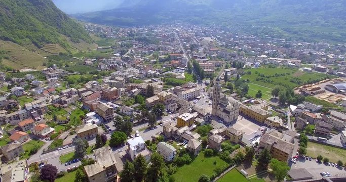 Aerial 4k - Tirano - Valtellina (IT) - Vista della Citt&agrave; e del Santuario della Beata Vergine 