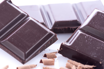 Dark chocolate bars and chips