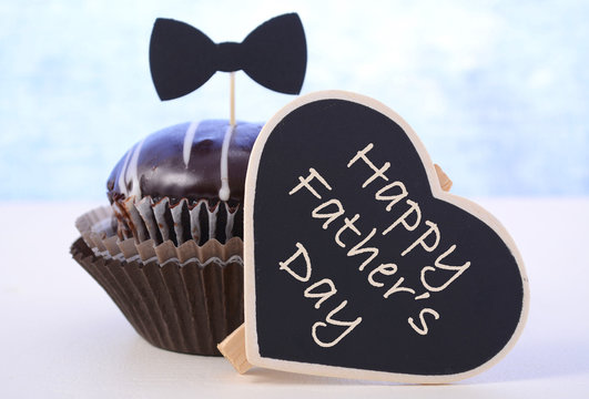 Fathers Day cupcake gift.