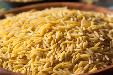 Obraz premium Raw Organic Orzo Pasta