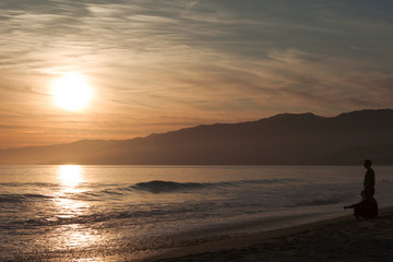 Fototapeta premium The Pacific ocean during sunset. Landscape with blue sea, the mountains and the dusk sky, the USA, Santa Monica.