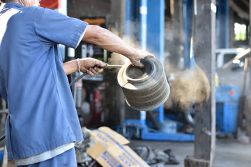 Car mechanic clean the filter