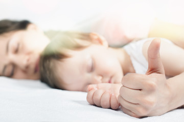Obraz na płótnie Canvas Newborn baby sweet sleeping on a white bed