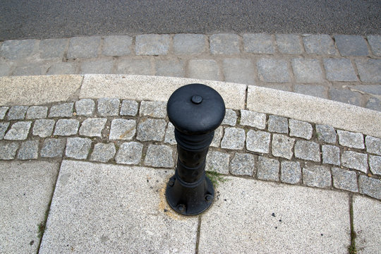 Straßenpoller Bilder – Durchsuchen 6,666 Archivfotos, Vektorgrafiken ...