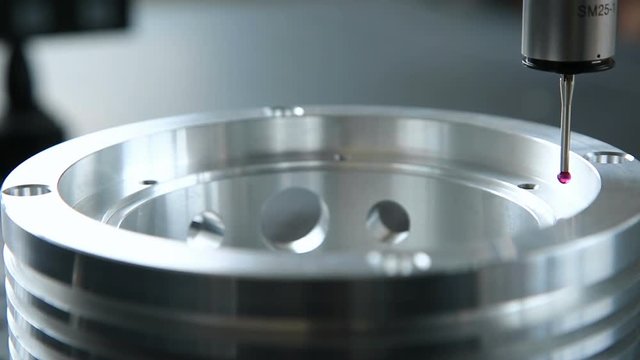 Measuring probe determines the size of metal products
