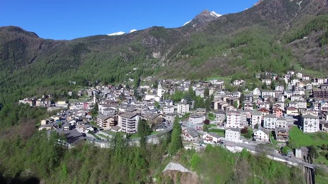 Chiesa in Valmalenco (Sondrio) - Ripresa aerea del paese_part.2