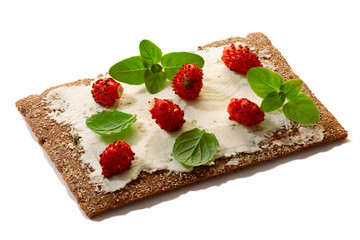 Bread crisp with fresh strawberries, soft cheese and mint