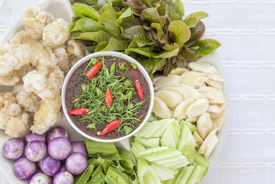Shrimp paste chili sauce with fresh vegetables the old  popular delicious Thai food.