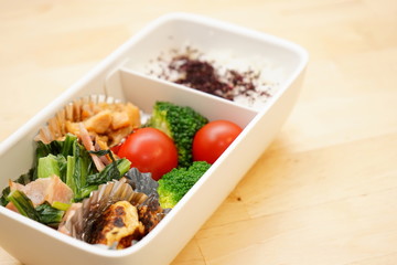 手作りのお弁当 弁当箱 オーガニック ランチ 料理 お昼ごはん / Home cooked bento lunch box with organic meals