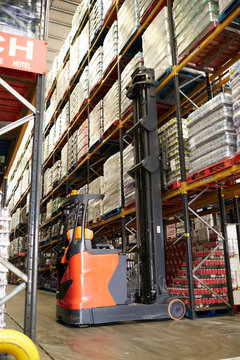 Moving stock in a warehouse with an aisle truck, vertical