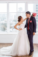 Naklejka premium Bride and groom in very bright room