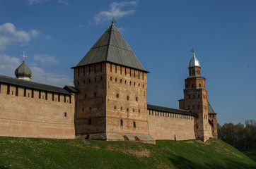 Fototapeta na wymiar Walls of Novgorod Kremlin with Kokui Tower and Pokrovskaya Tower. Velikiy Novgorod, Russiar