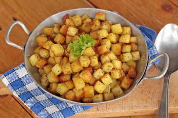 Naklejka na ściany i meble pommes de terre rissolées 10052016