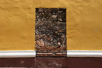 Freigelegtes Bruchsteinmauerwerk in Trinidad