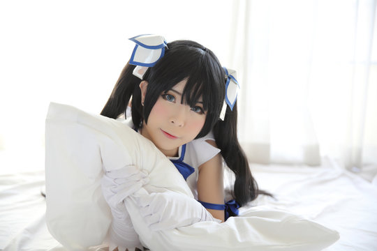 Hestia Cosplay Portrait Girl in White Theme