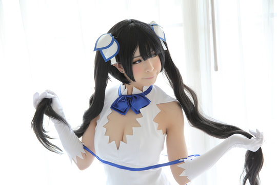 Hestia Cosplay Portrait Girl in White Theme