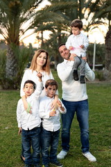 Obraz premium Family in a park in Elche