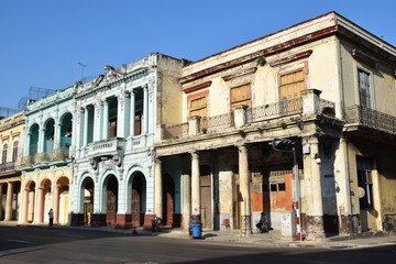Fototapeta na wymiar Arkaden in Havannas Altstadt