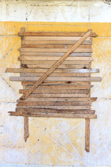 Wood pieces close window.