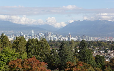 Fototapeta na wymiar Blick auf Vancouver Skyline vom Queen Elisabeth Park