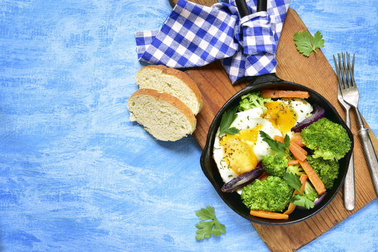 Vegetarian breakfast in a skillet.