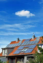 Photovoltaik und Solarthermie auf Hausdach