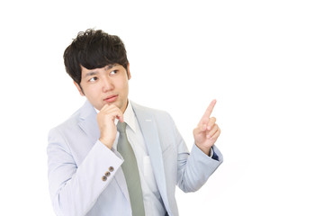 困惑した表情のビジネスマン