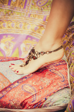 female foot jewelry