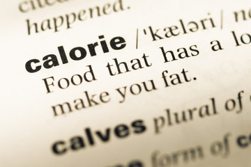 Obraz premium Close up of old English dictionary page with word calorie