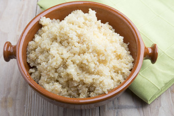  cooked quinoa in a bowl