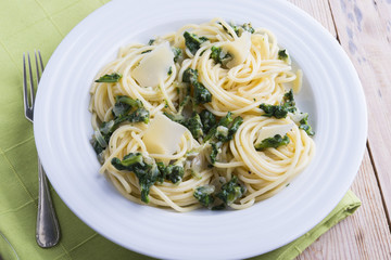 Spaghettis with spinach and Parmesan.