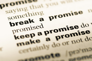 Obraz premium Close up of old English dictionary page with word break a promis