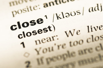 Obraz premium Close up of old English dictionary page with word close